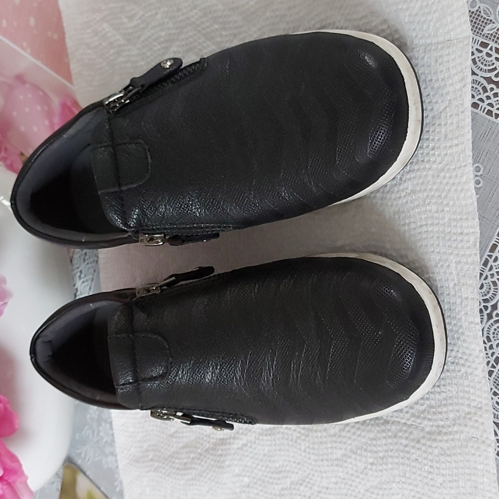 Woman's shoes